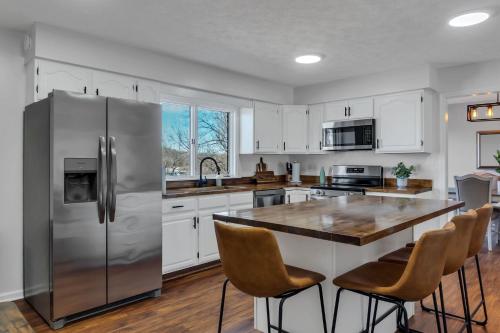 Gallery image of Lake Barkley Retreat - Newly Renovated - 5 BR in Cadiz