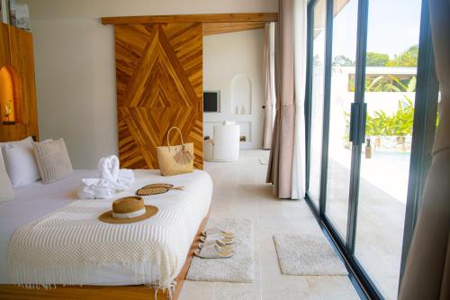 Ένα ή περισσότερα κρεβάτια σε δωμάτιο στο Lek Nana Pool Villa Bophut