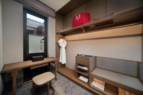 a dressing room with a desk and a window at Song Hotel Chengdu Qingcheng in Dujiangyan