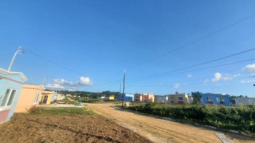 Gallery image of Little yellow house in Green Island
