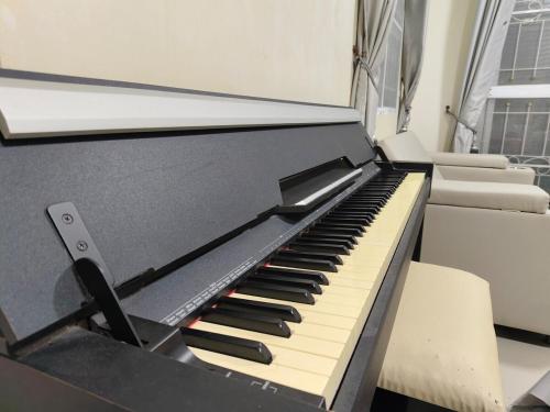 an empty keyboard in a room with a window at AuraHome282 in Khlong Luang