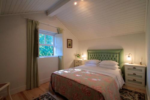 a bedroom with a bed and a window at Casa de Mogofores in Anadia
