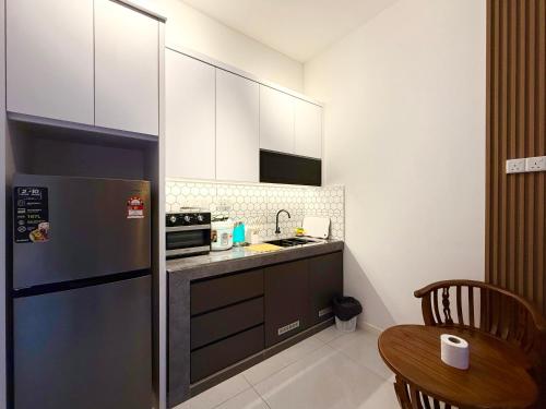 Η κουζίνα ή μικρή κουζίνα στο Bay Premier Suites by SSVC