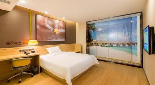 Μια τηλεόραση ή/και κέντρο ψυχαγωγίας στο IU Hotel Changsha Railway Station Branch