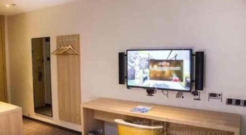 Μια τηλεόραση ή/και κέντρο ψυχαγωγίας στο IU Hotel Changsha Railway Station Branch