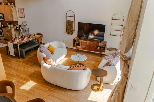 Χώρος καθιστικού στο 2-Unit Condo in the Vibrant NuLu District