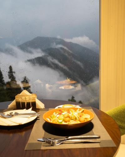 Makanan di atau berdekatan hotel
