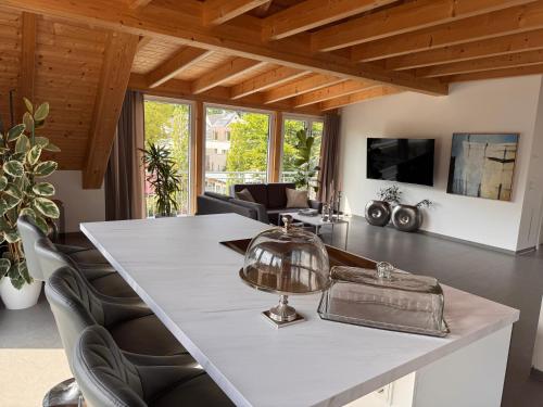 a kitchen and living room with a large white table and chairs at Moderne Ferienunterkunft/Wohnung in Burgthann