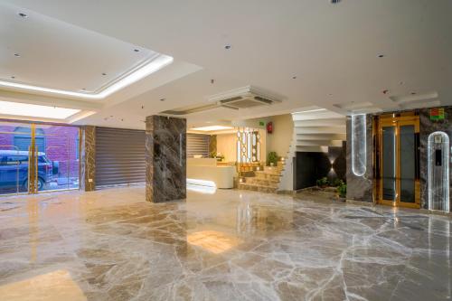 a large lobby with a marble floor at Hotel Horizon By Shanti in New Delhi