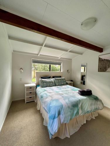 Postel nebo postele na pokoji v ubytování Typical Kiwi Family Holiday Home in the Coromandel