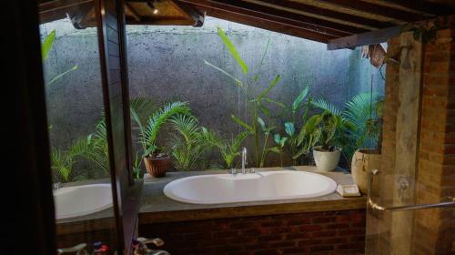 Ванная комната в Perwira Wood Villa with 2BR Pool&Scenic View