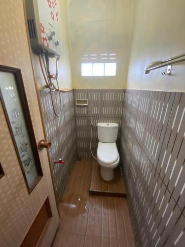 a small bathroom with a toilet and a shower at anemon dieng in Dieng