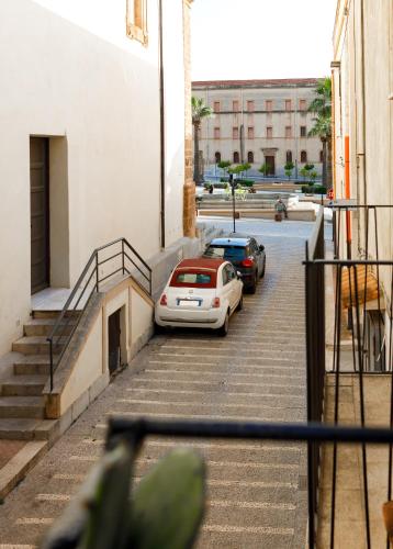 two cars parked in a parking lot next to a building at IG Holiday in Cinisi
