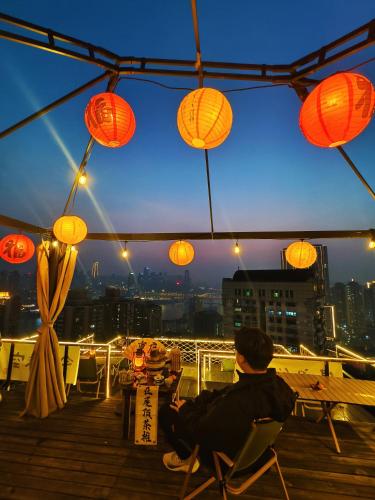 Φωτογραφία από το άλμπουμ του Chongqing Houlai Rooftop Terrace Youth Hostel候来屋顶露台青年旅舍 σε Chongqing