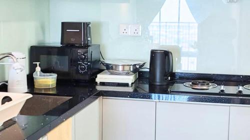 Η κουζίνα ή μικρή κουζίνα στο Galaxy Luxury Homestay