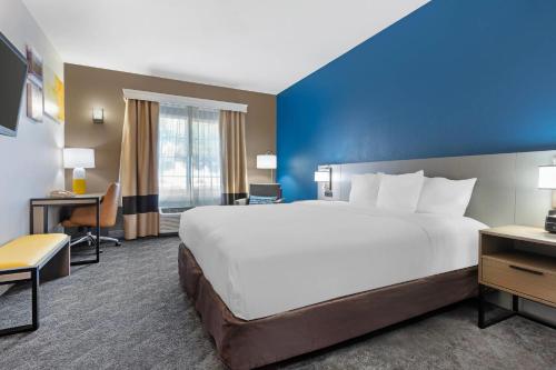 Comfort Inn & Suites Sacramento - University Area Image
