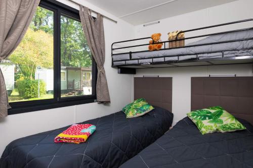Cama o camas de una habitación en Fornella Camping & Wellness family resort