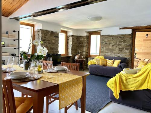 a living room with a table and a couch at Holiday home with lake-view -Breck&fest in Blevio