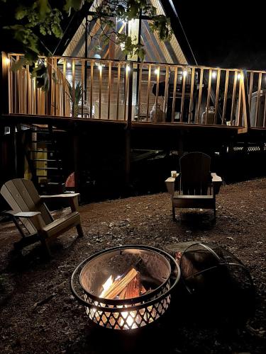 Fotografie z fotogalerie ubytování Sequoia A-frame Nirvana: Modern + Views + Hot Tub v destinaci Ponderosa