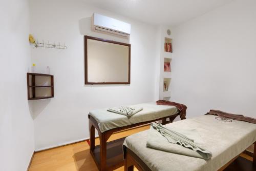 Cama o camas de una habitación en Protels Crystal Beach Resort