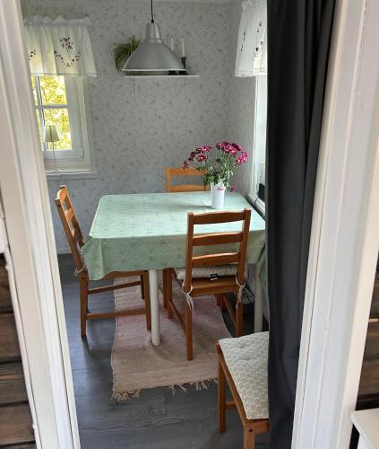 a dining room with a table and chairs and a table and chairsktop at Söt stuga in Strömstad
