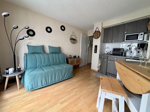 Appartement vue latérale mer proche marché Arago