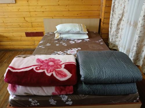 Ένα ή περισσότερα κρεβάτια σε δωμάτιο στο Anjali homestay