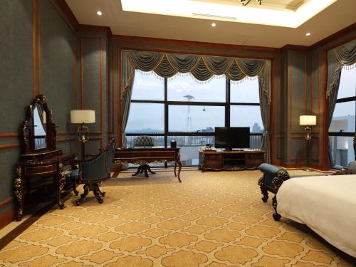 Ένα ή περισσότερα κρεβάτια σε δωμάτιο στο Wyndham Legend Halong