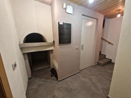 a hallway with a door and a tv in a room at B&B Scarpo & Supel in Nona