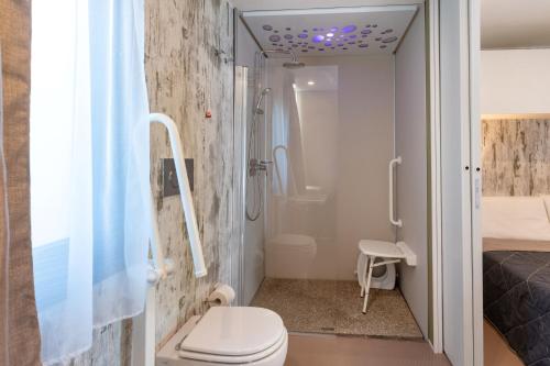 Un baño de Fornella Camping & Wellness family resort
