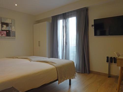 Postel nebo postele na pokoji v ubytování Hotel Lloret Ramblas