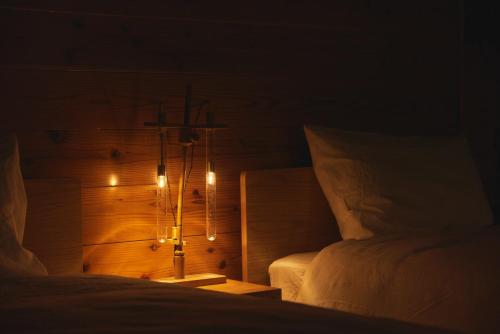 Una cama o camas en una habitación de MUJI BASE oikawa