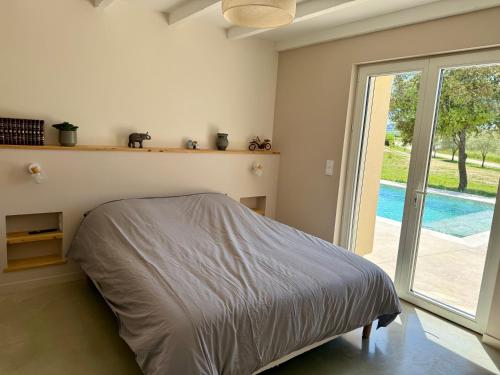 Postel nebo postele na pokoji v ubytování Grand Mas provençale rénové avec piscine