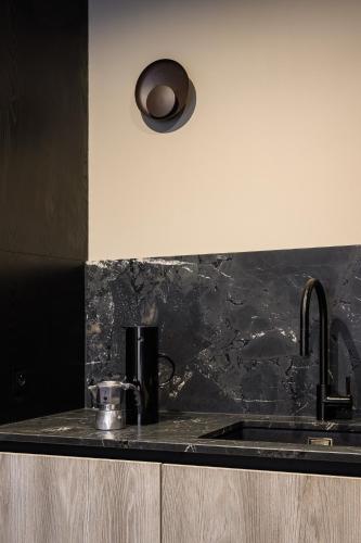 a kitchen counter top with a sink and a sink at Apartamenty Marina Rogowo- nowoczesne apartamenty z tarasem- 200m do plaży- między morzem, a jeziorem Resko, parking w cenie! in Rogowo