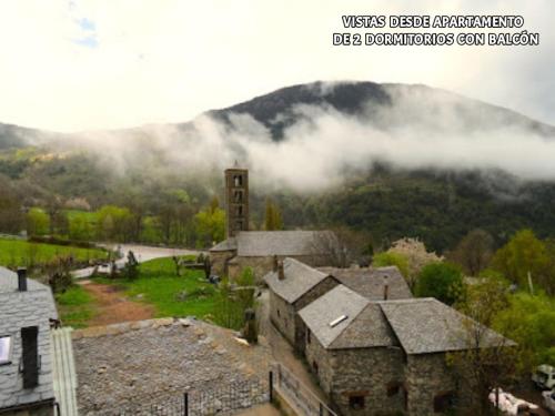 a view of a village with a mountain in the background at Hostal Rural Sant Climent - Habitacions i Apartaments in Taull