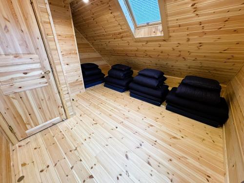 an overhead view of a sauna with four cushions at P's Wood 伊豆高原 in Ito