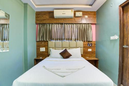 Ένα ή περισσότερα κρεβάτια σε δωμάτιο στο Hotel Diamond Palace, Madiwala