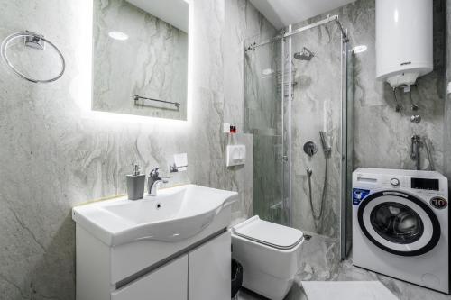 Ein Badezimmer in der Unterkunft AURA TOWER Apartments by Gaby