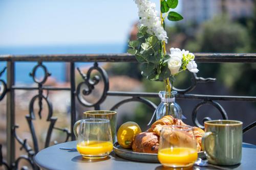 Photo de la galerie de l'établissement SERRES - Somptueux 2 pièces - Frontière Monaco - Vue Mer, à Beausoleil