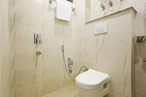 Koupelna v ubytování Hotel ECG Grand Inn-Near Delhi Airport