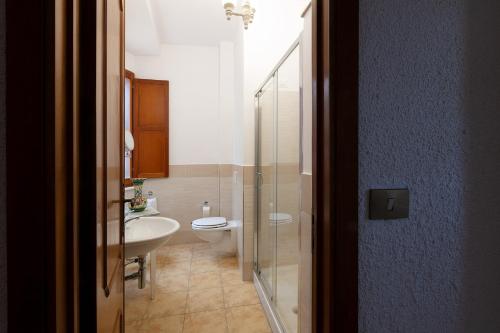 a bathroom with a toilet and a sink at Villa Giada in Tropea