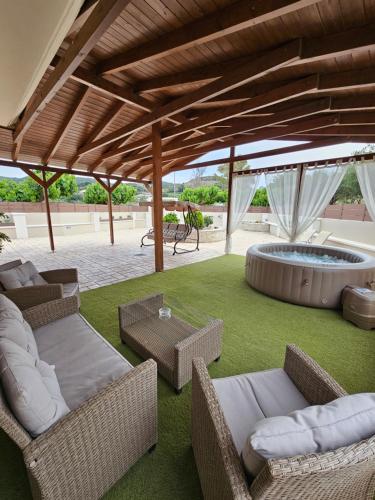 Kazantzaki Residence