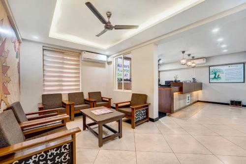 a waiting room with chairs and a table at Treebo Pratham Inn, Manipal in Udupi