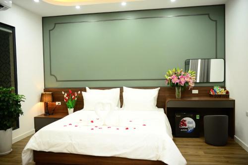 a bedroom with a large bed with flowers on it at Ocean Park Homestay in HÆ°ng YÃªn