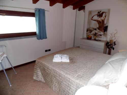 Katil atau katil-katil dalam bilik di Villa in Pisogne with pool, garden and lake view