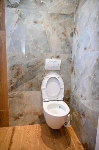 Un baño de Hotel Vila AARON