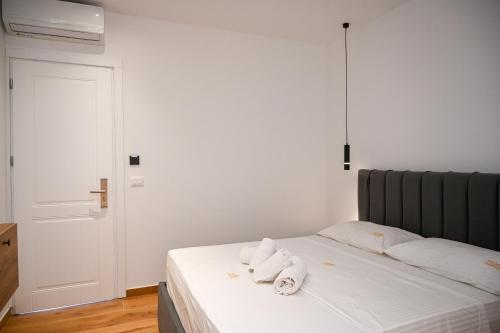Una cama o camas en una habitación de Hotel Vila AARON