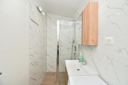 Ένα μπάνιο στο Apartments Ester