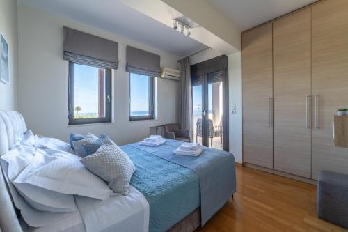 Una cama o camas en una habitación de Villa Zoe - With 72m Pool