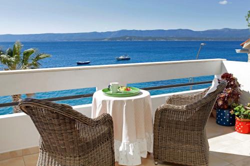 Amazing Waterfront Apartments